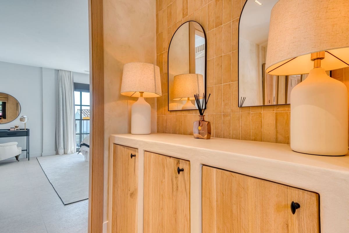 4 slaapkamer Huis te koop in Golden Mile met zwembad garage - € 2.200.000 (Ref: 9563772)