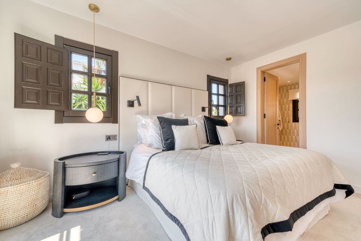 4 slaapkamer Huis te koop in Golden Mile met zwembad garage - € 2.200.000 (Ref: 9563772)