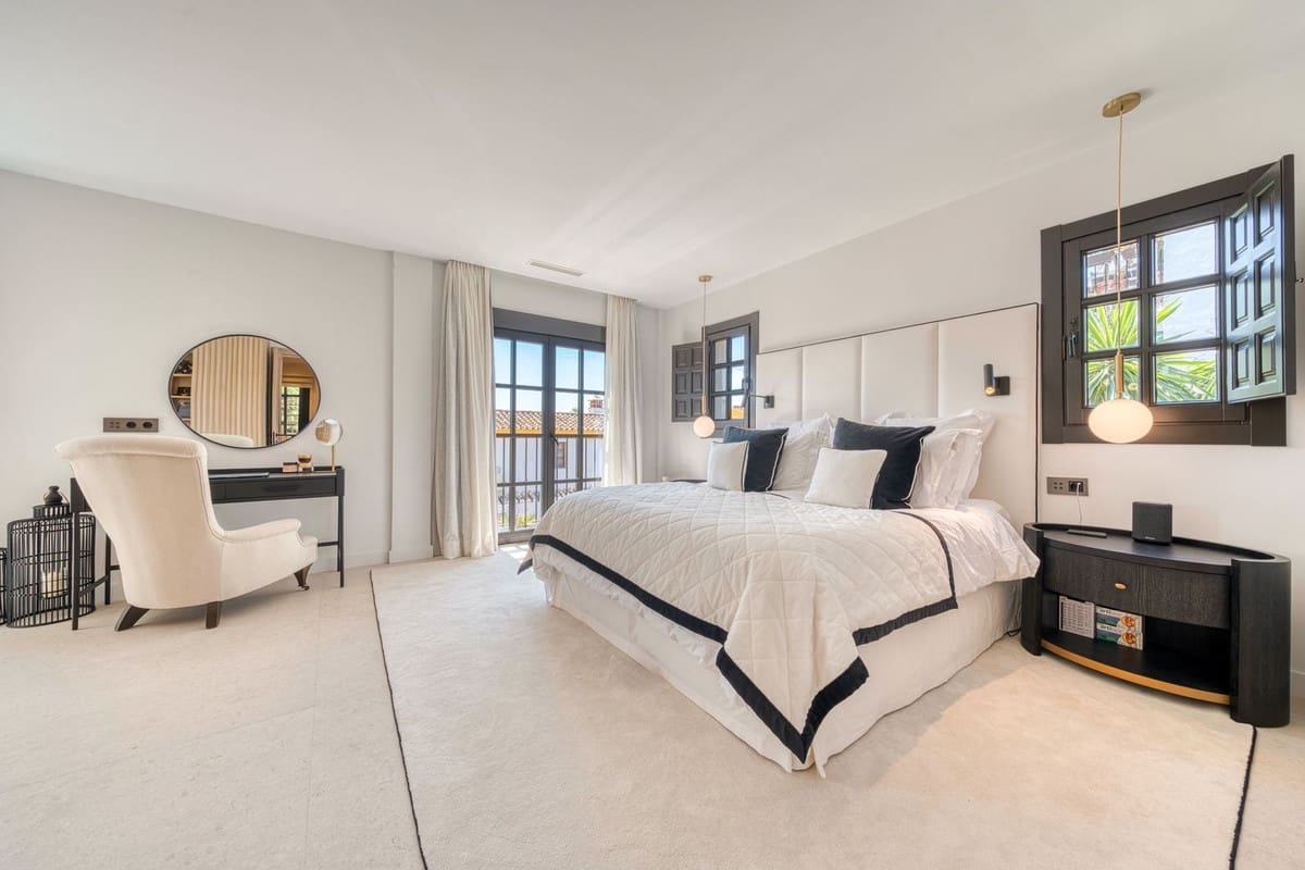 4 slaapkamer Huis te koop in Golden Mile met zwembad garage - € 2.200.000 (Ref: 9563772)