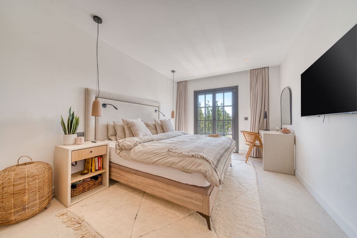 4 slaapkamer Huis te koop in Golden Mile met zwembad garage - € 2.200.000 (Ref: 9563772)