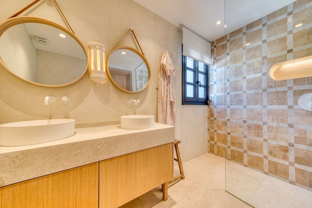 4 slaapkamer Huis te koop in Golden Mile met zwembad garage - € 2.200.000 (Ref: 9563772)