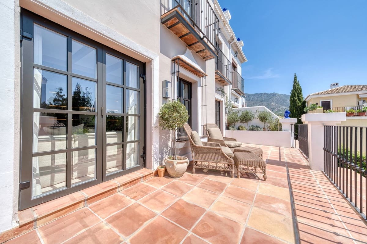 4 slaapkamer Huis te koop in Golden Mile met zwembad garage - € 2.200.000 (Ref: 9563772)