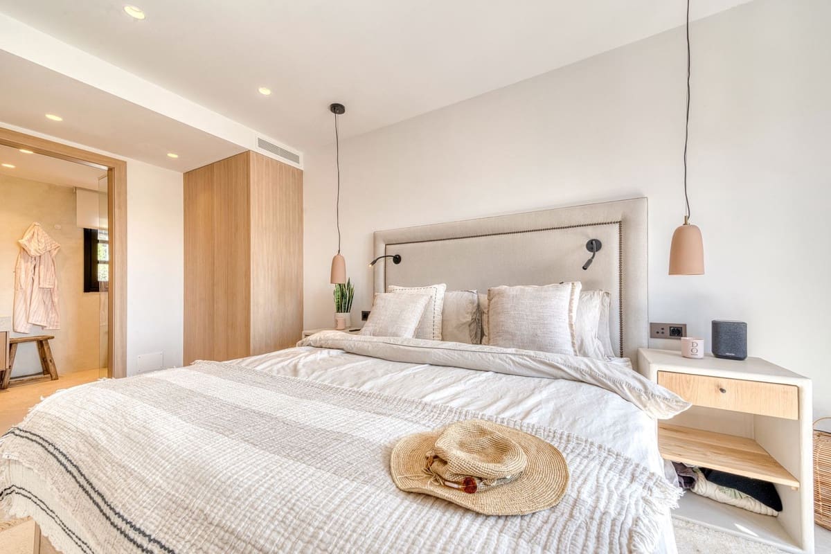 4 slaapkamer Huis te koop in Golden Mile met zwembad garage - € 2.200.000 (Ref: 9563772)