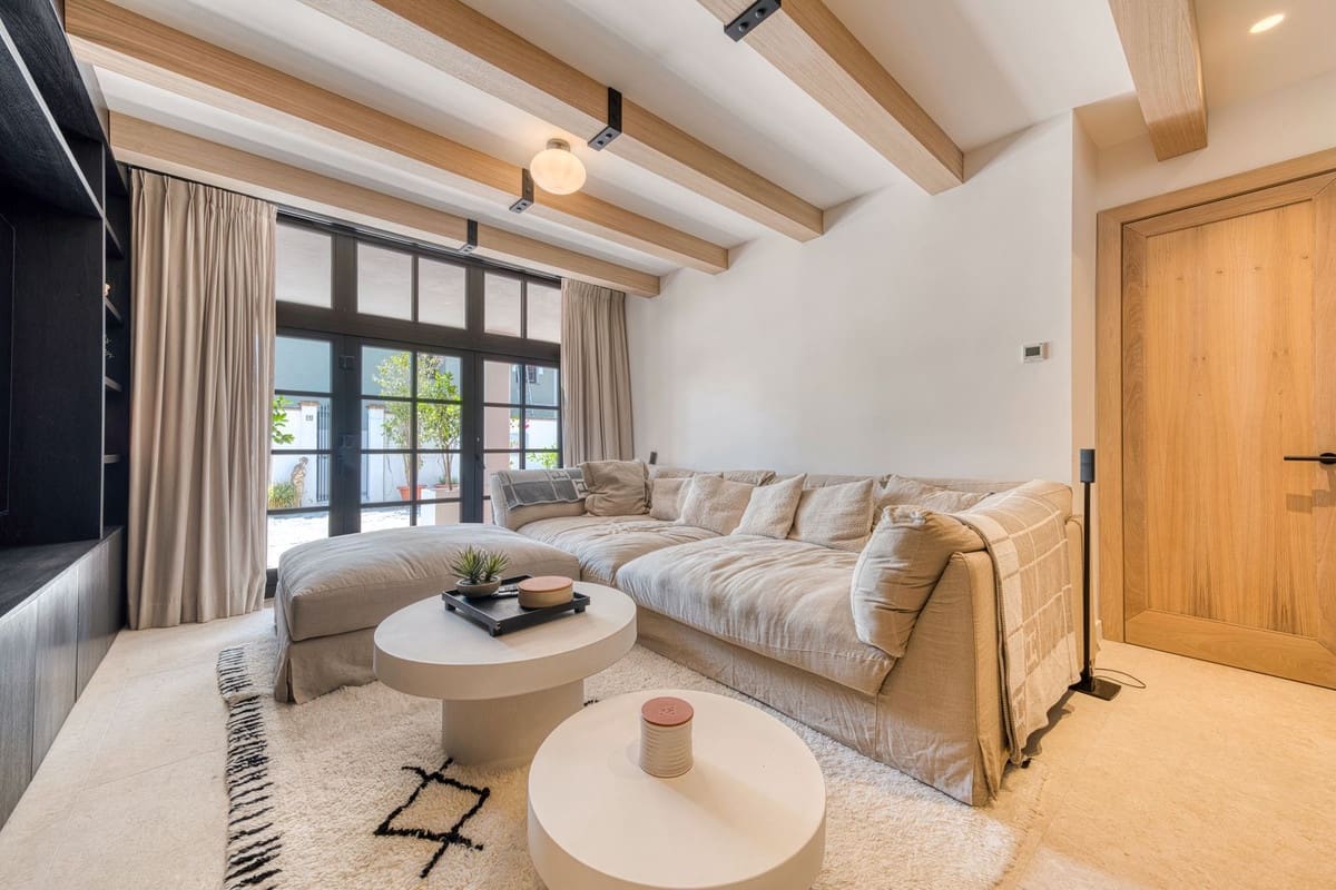 4 slaapkamer Huis te koop in Golden Mile met zwembad garage - € 2.200.000 (Ref: 9563772)