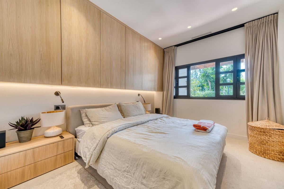 4 slaapkamer Huis te koop in Golden Mile met zwembad garage - € 2.200.000 (Ref: 9563772)