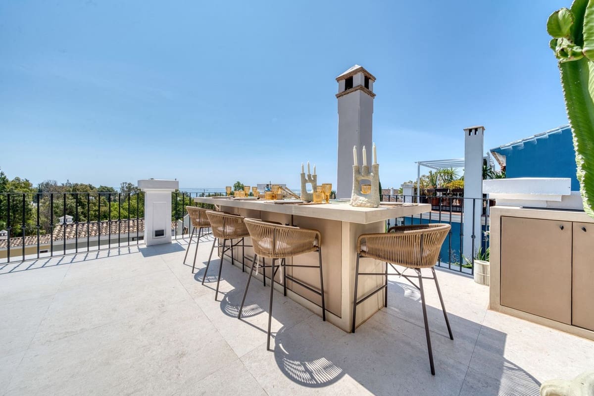 4 slaapkamer Huis te koop in Golden Mile met zwembad garage - € 2.200.000 (Ref: 9563772)