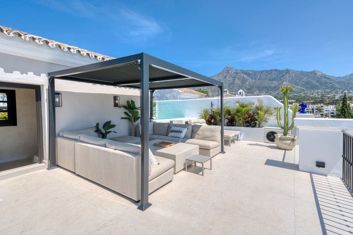 4 slaapkamer Huis te koop in Golden Mile met zwembad garage - € 2.200.000 (Ref: 9563772)