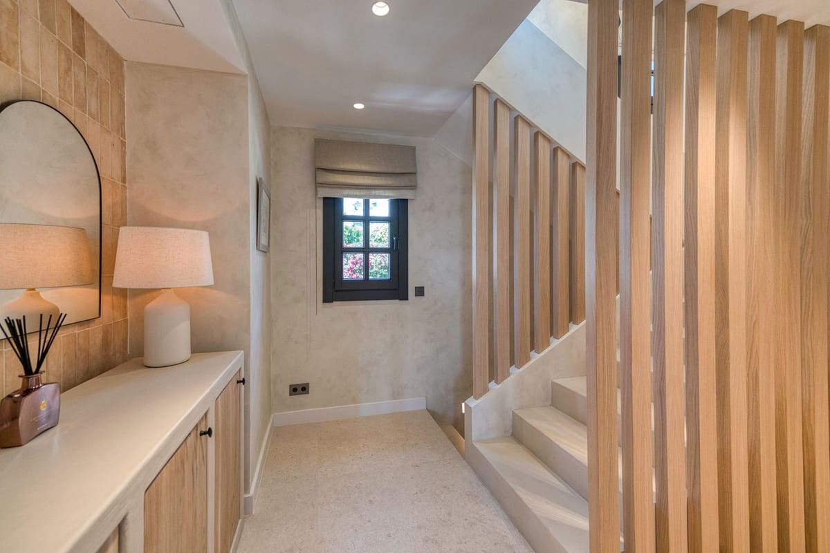 4 slaapkamer Huis te koop in Golden Mile met zwembad garage - € 2.200.000 (Ref: 9563772)