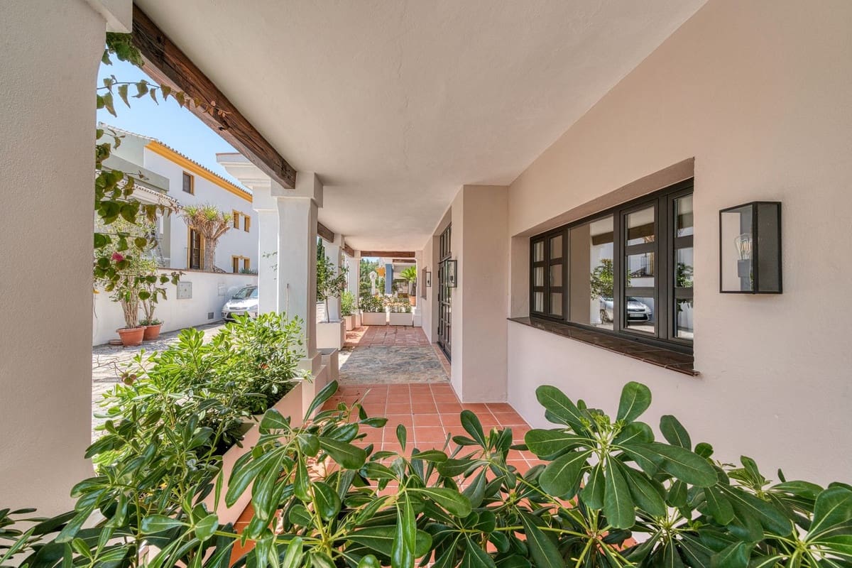 4 slaapkamer Huis te koop in Golden Mile met zwembad garage - € 2.200.000 (Ref: 9563772)