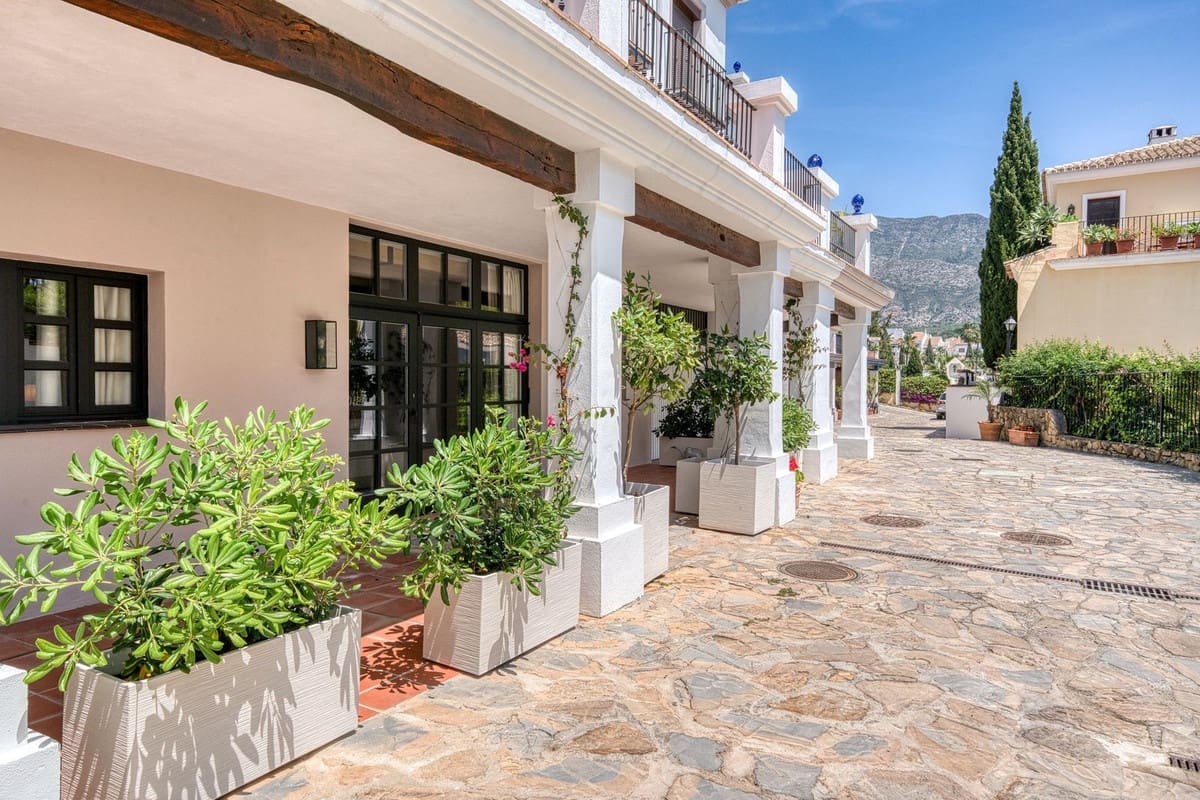 4 slaapkamer Huis te koop in Golden Mile met zwembad garage - € 2.200.000 (Ref: 9563772)