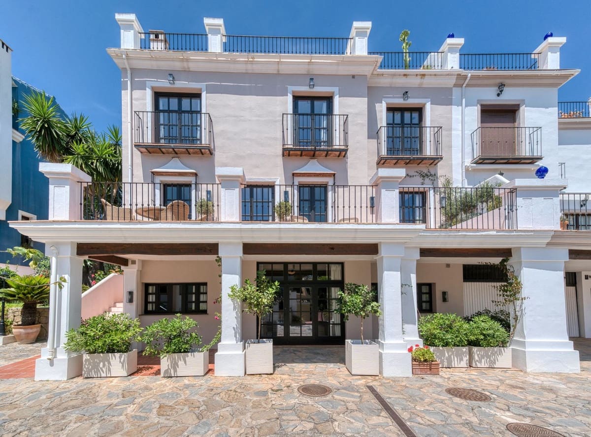 4 slaapkamer Huis te koop in Golden Mile met zwembad garage - € 2.200.000 (Ref: 9563772)