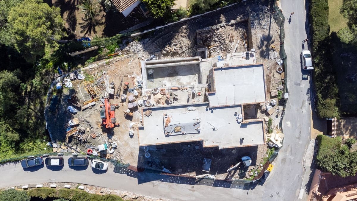 5 soverom Villa til salgs i El Paraiso med svømmebasseng garasje - € 2 850 000 (Ref: 9566275)