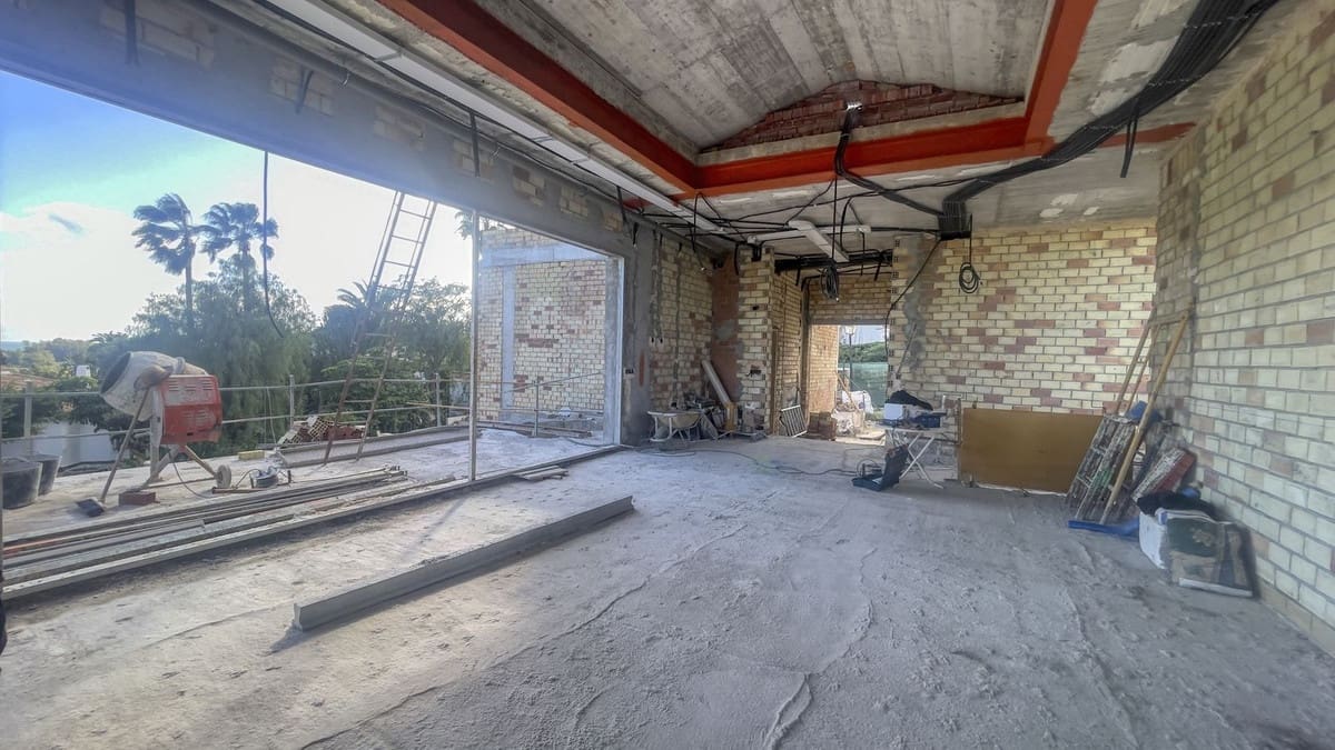 5 soverom Villa til salgs i El Paraiso med svømmebasseng garasje - € 2 850 000 (Ref: 9566275)