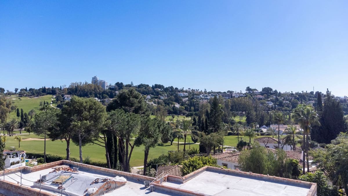 5 soverom Villa til salgs i El Paraiso med svømmebasseng garasje - € 2 850 000 (Ref: 9566275)