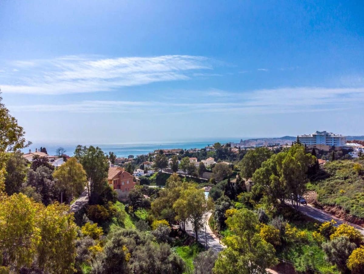 Chalet de 3 habitaciones en Fuengirola en venta con piscina garaje - 1.074.000 € (Ref: 9566632)