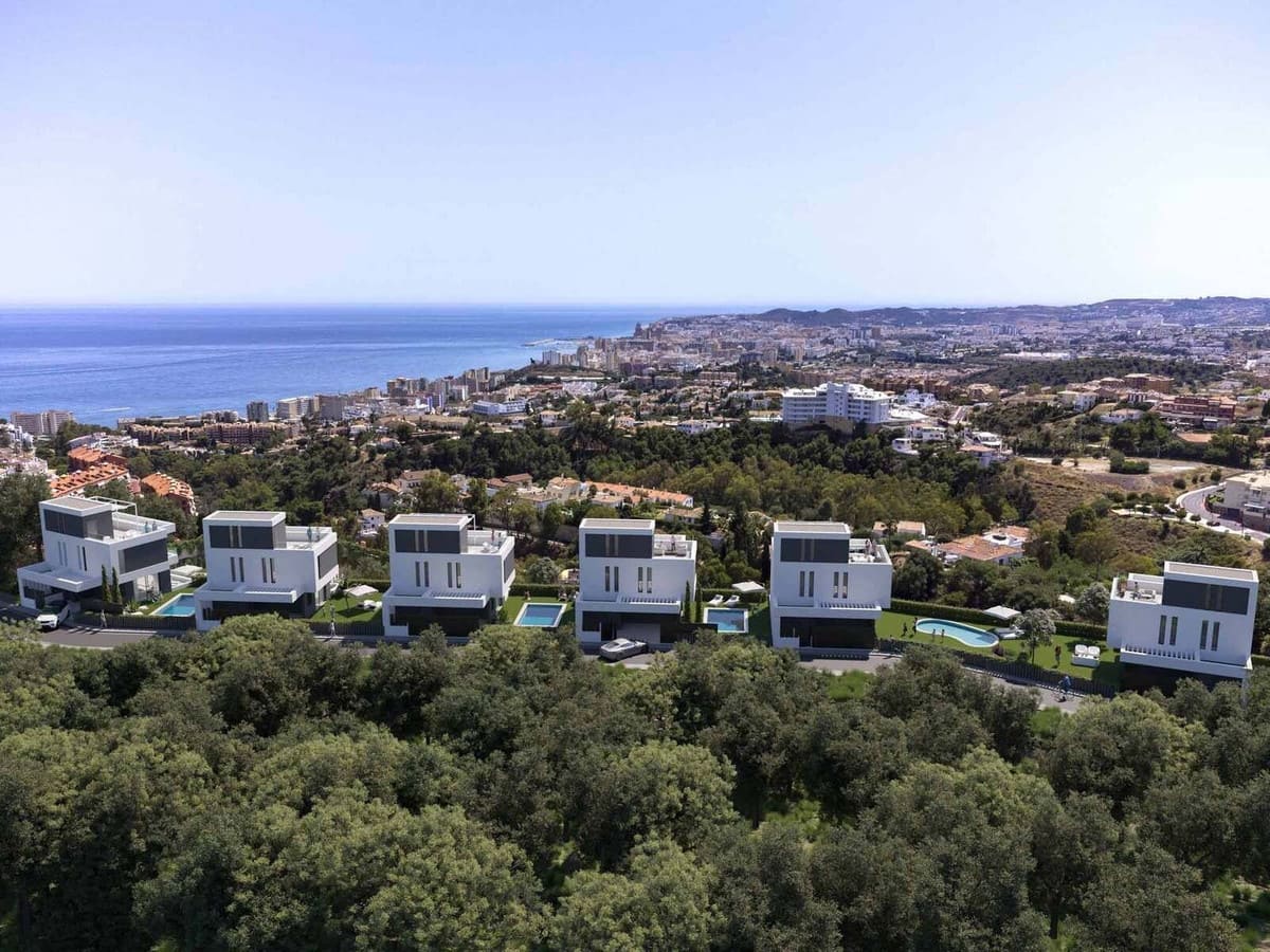 Chalet de 3 habitaciones en Fuengirola en venta con piscina garaje - 1.074.000 € (Ref: 9566632)
