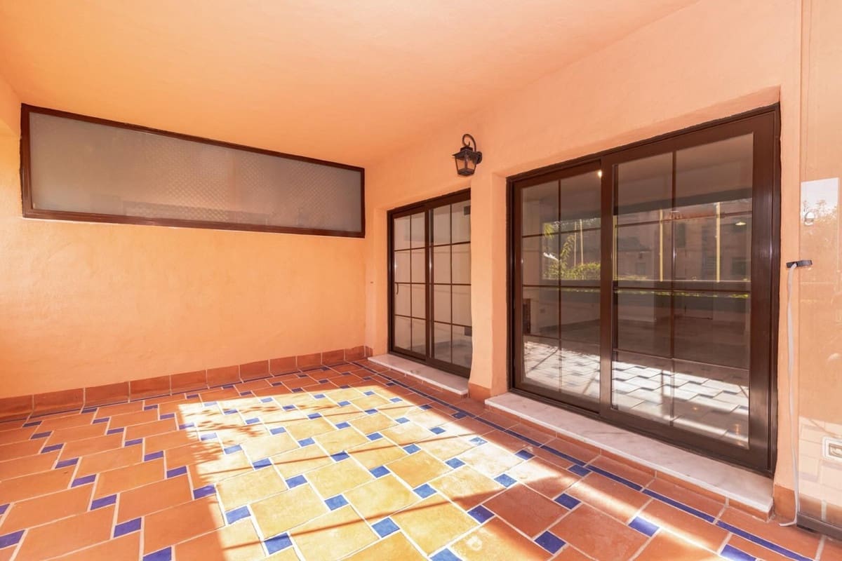 4 slaapkamer Appartement te koop in Estepona met zwembad garage - € 850.000 (Ref: 9580106)