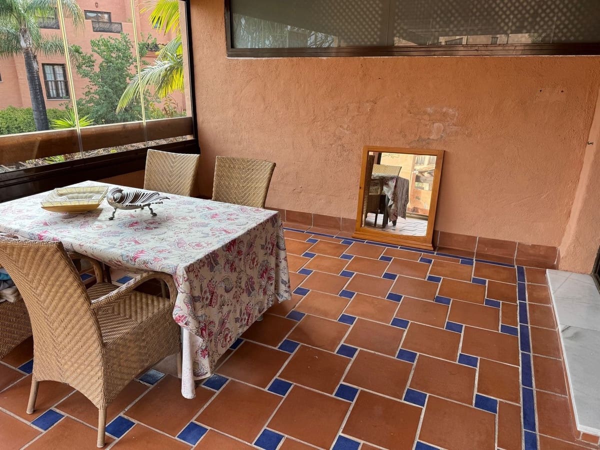 4 bedroom Apartment for sale in Estepona with pool garage - € 850,000 (Ref: 9580106)