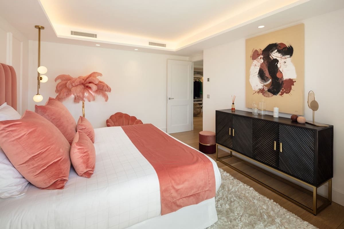 6 bedroom Villa for sale in Nueva Andalucia with pool garage - € 10,395,000 (Ref: 9580303)