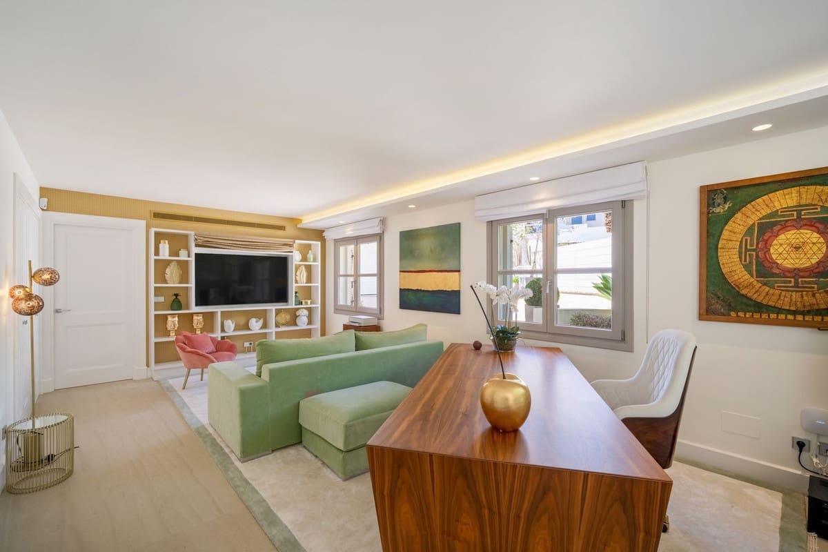 6 bedroom Villa for sale in Nueva Andalucia with pool garage - € 10,395,000 (Ref: 9580303)