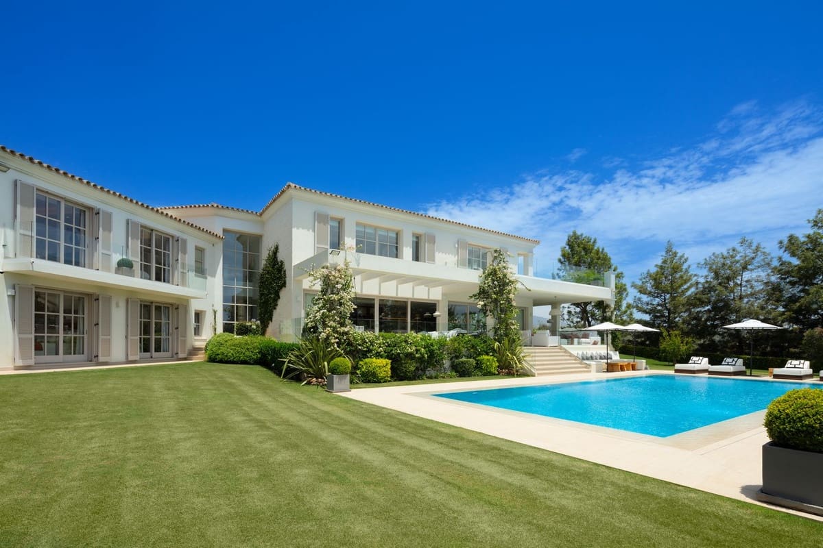6 bedroom Villa for sale in Nueva Andalucia with pool garage - € 10,395,000 (Ref: 9580303)
