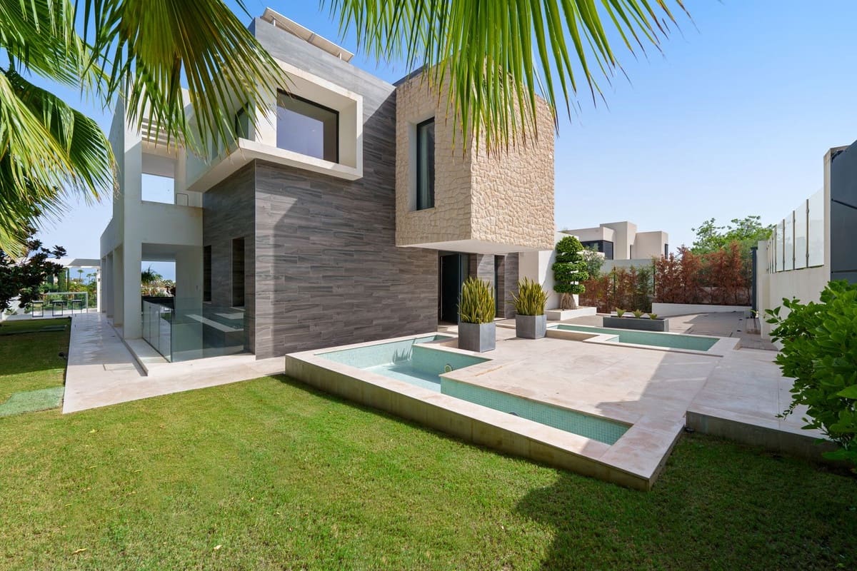 5 chambre Villa/Maison à vendre à Nueva Andalucia avec piscine garage - 4 995 000 € (Ref: 9606630)