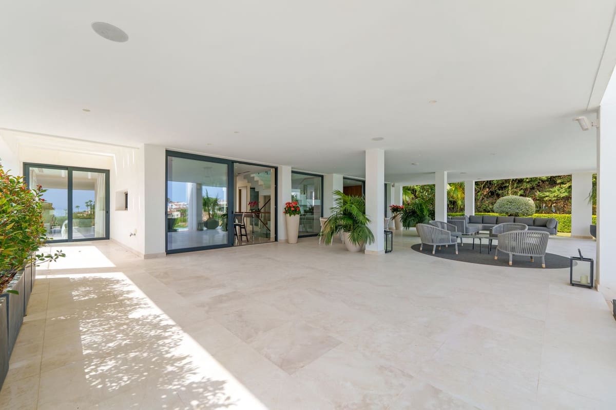 5 soverom Villa til salgs i Nueva Andalucia med svømmebasseng garasje - € 4 995 000 (Ref: 9606630)