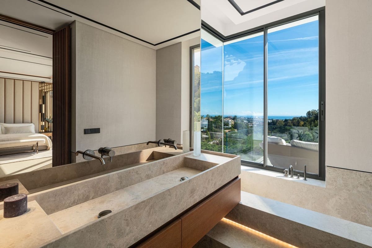 6 slaapkamer Villa te koop in La Quinta met zwembad garage - € 7.395.000 (Ref: 9606758)