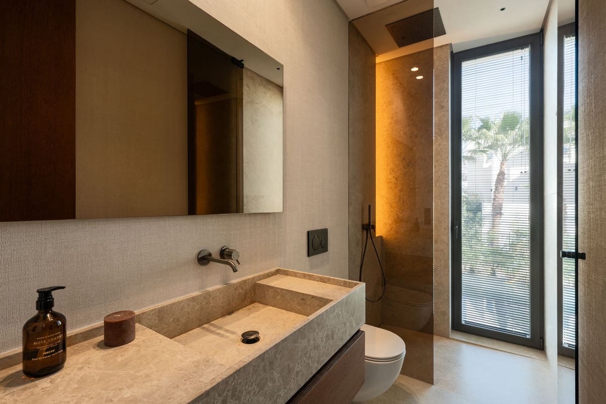 6 slaapkamer Villa te koop in La Quinta met zwembad garage - € 7.395.000 (Ref: 9606758)