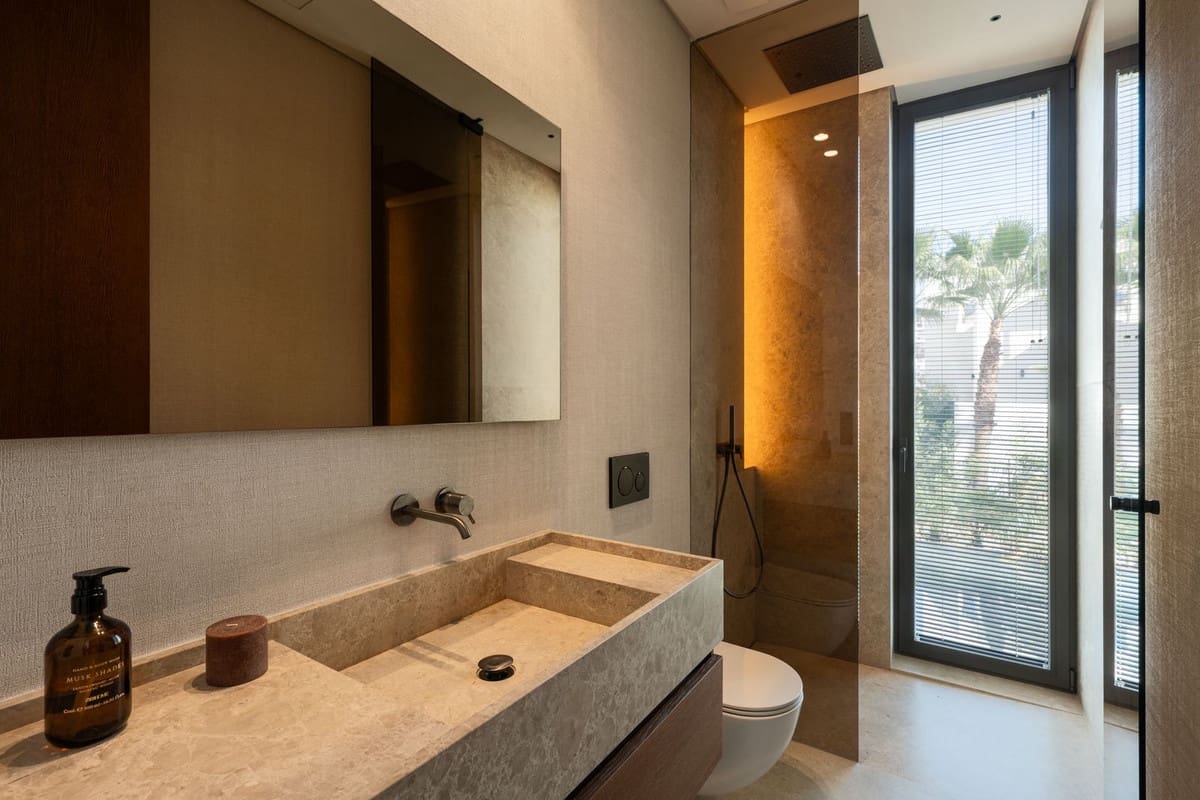 6 slaapkamer Villa te koop in La Quinta met zwembad garage - € 7.395.000 (Ref: 9606758)