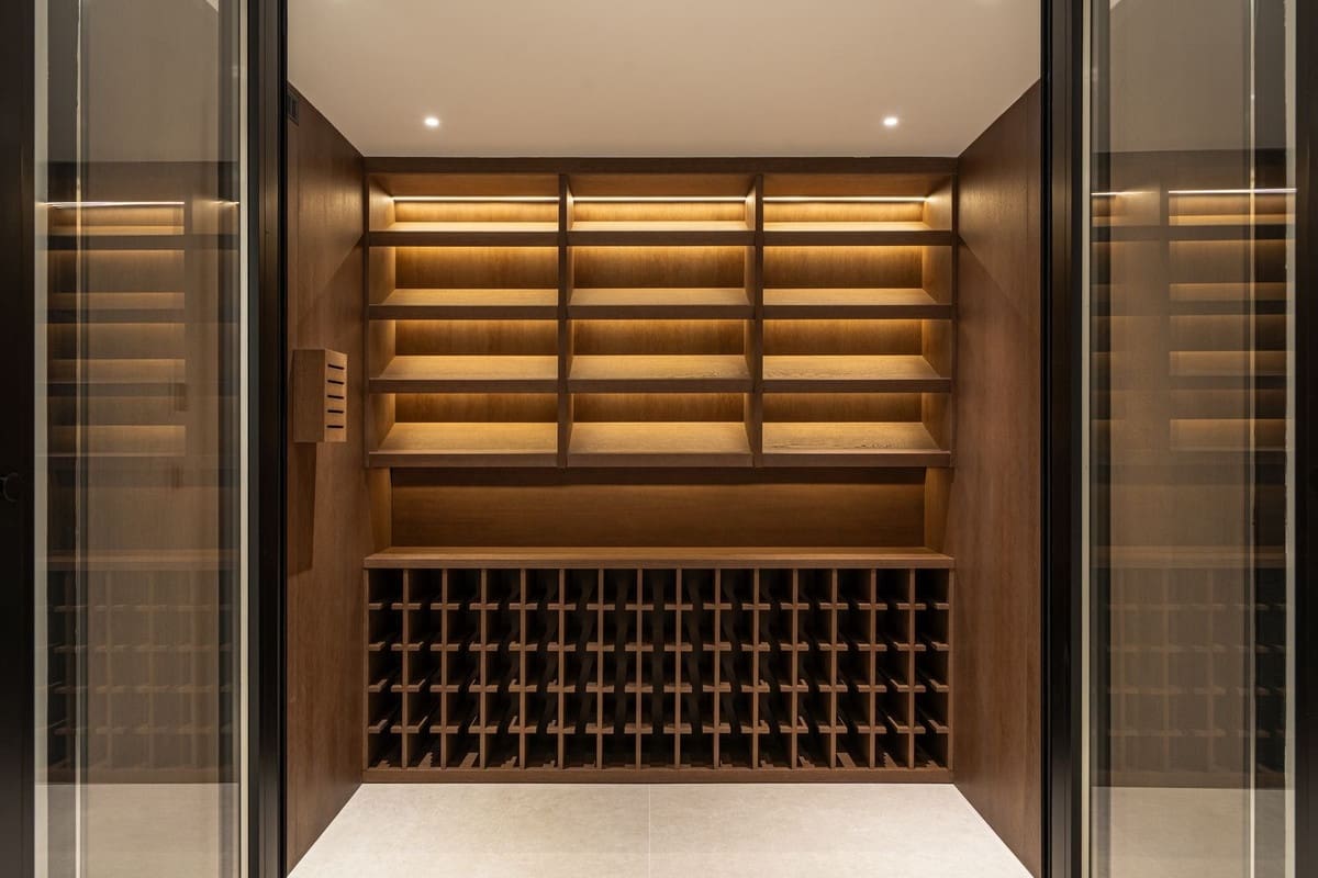 4 bedroom Villa for sale in Marbella with pool garage - € 3,950,000 (Ref: 9610220)