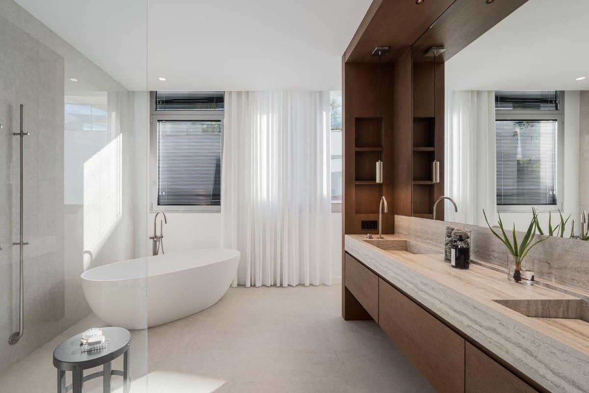 4 bedroom Villa for sale in Marbella with pool garage - € 3,950,000 (Ref: 9610220)