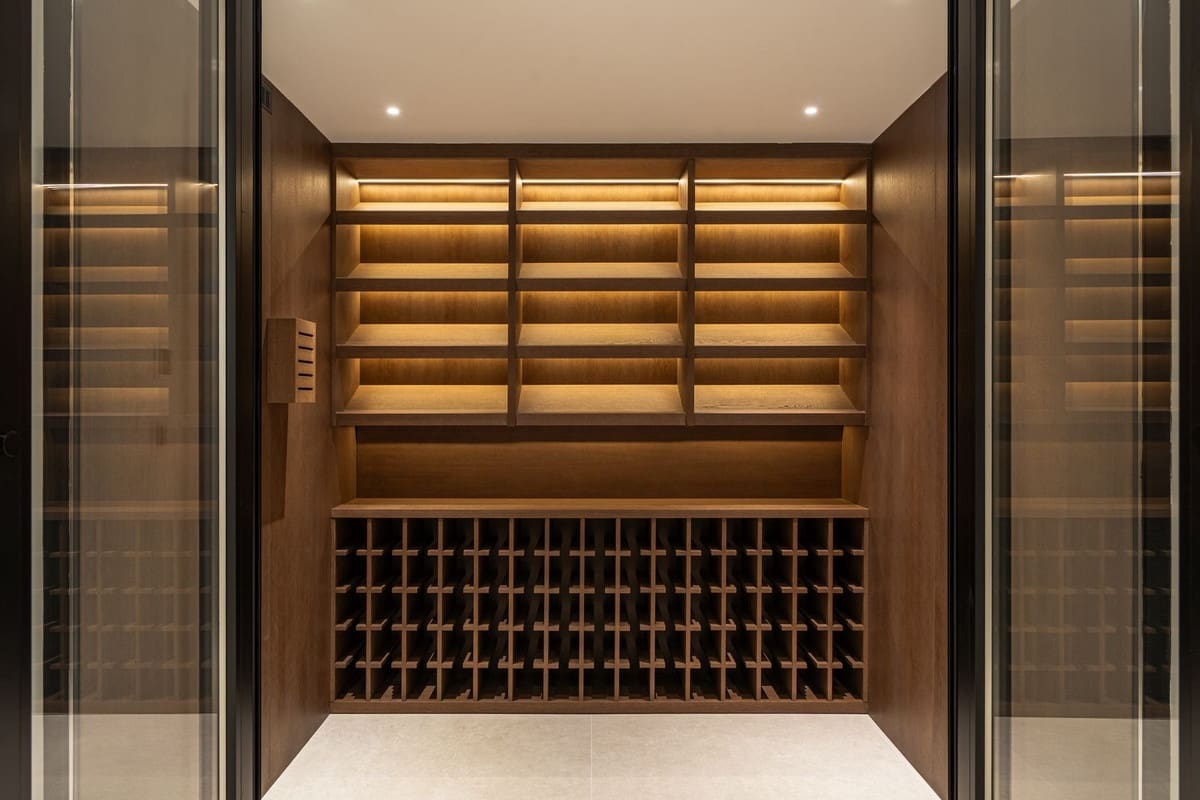 4 bedroom Villa for sale in Marbella with pool garage - € 3,950,000 (Ref: 9610220)