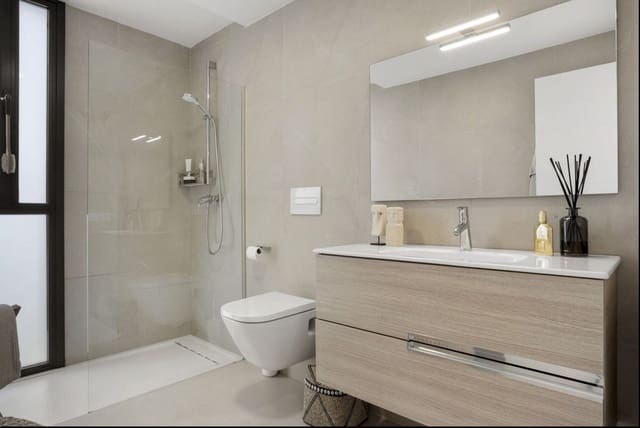 4 makuuhuone Huvila myytävänä paikassa La Duquesa / Puerto de la Duquesa, Manilva mukana uima-altaan 
autotalli - 1 295 000 € (Ref: 9610221)