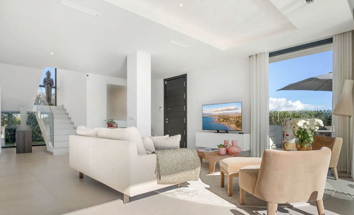 4 soverom Villa til salgs i La Duquesa / Puerto de la Duquesa med svømmebasseng garasje - € 1 295 000 (Ref: 9610221)