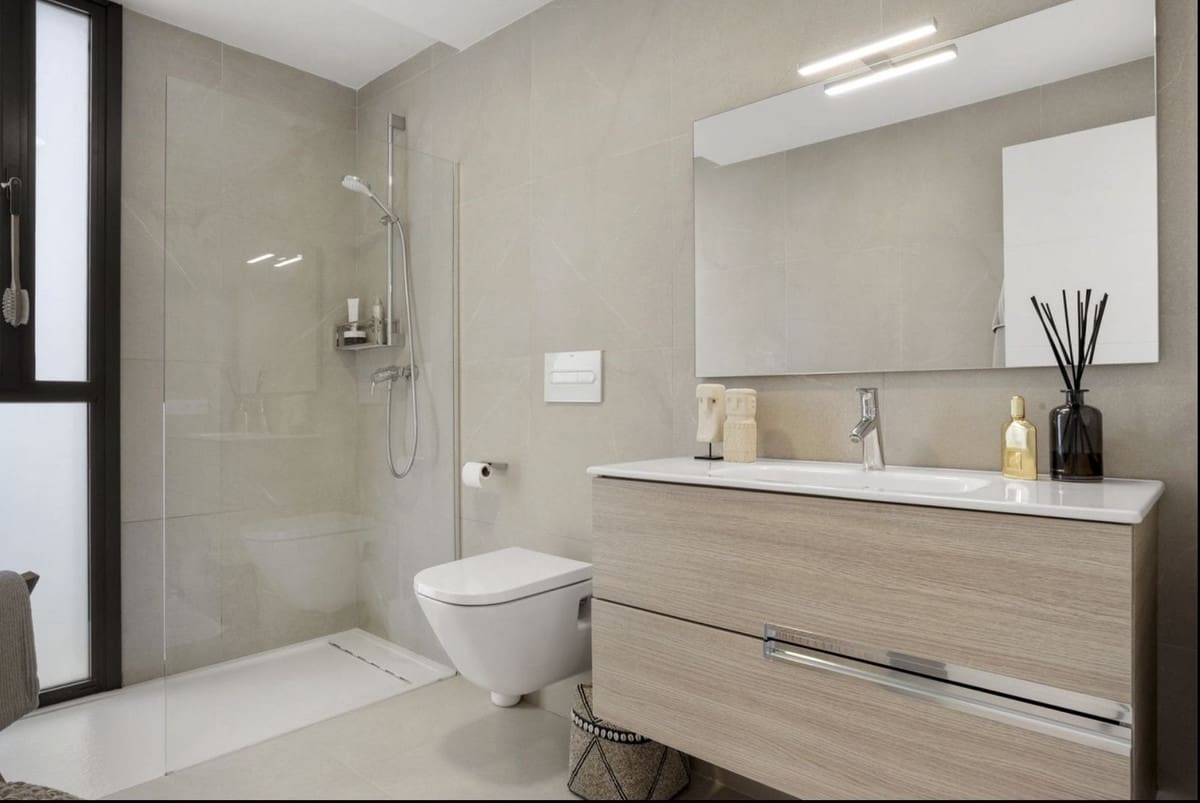 4 soverom Villa til salgs i La Duquesa / Puerto de la Duquesa med svømmebasseng garasje - € 1 295 000 (Ref: 9610221)