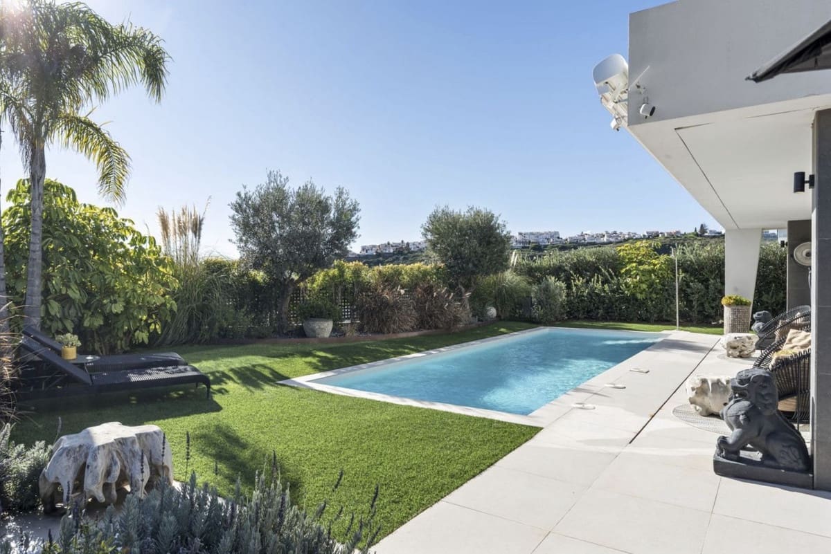 4 soverom Villa til salgs i La Duquesa / Puerto de la Duquesa med svømmebasseng garasje - € 1 295 000 (Ref: 9610221)