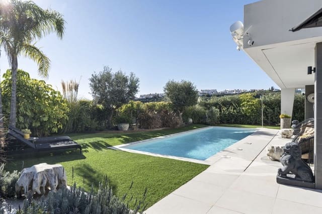 4 soverom Villa til salgs i La Duquesa / Puerto de la Duquesa, Manilva med svømmebasseng garasje - € 1 295 000 (Ref: 9610221)