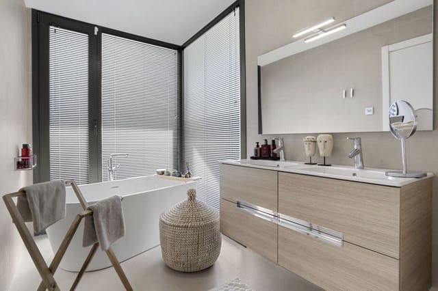 4 chambre Villa/Maison à vendre à La Duquesa / Puerto de la Duquesa, Manilva avec piscine garage - 1 295 000 € (Ref: 9610221)