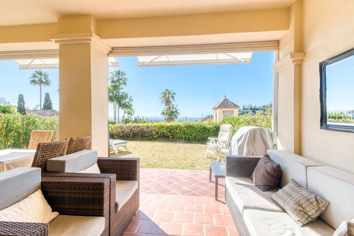 3 soveværelse Byhus til salg i La Quinta med swimmingpool garage - € 795.000 (Ref: 9614236)