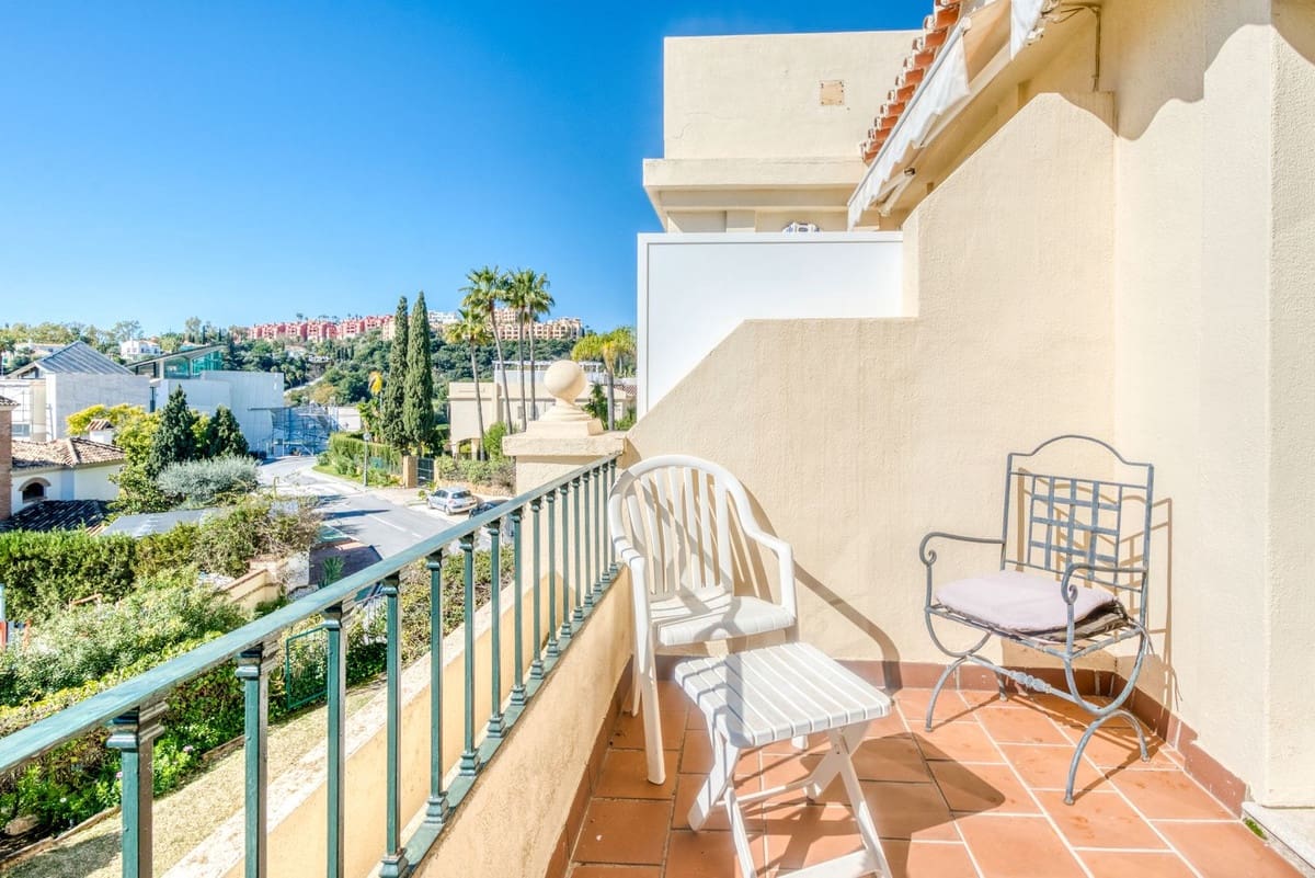 3 soveværelse Byhus til salg i La Quinta med swimmingpool garage - € 795.000 (Ref: 9614236)