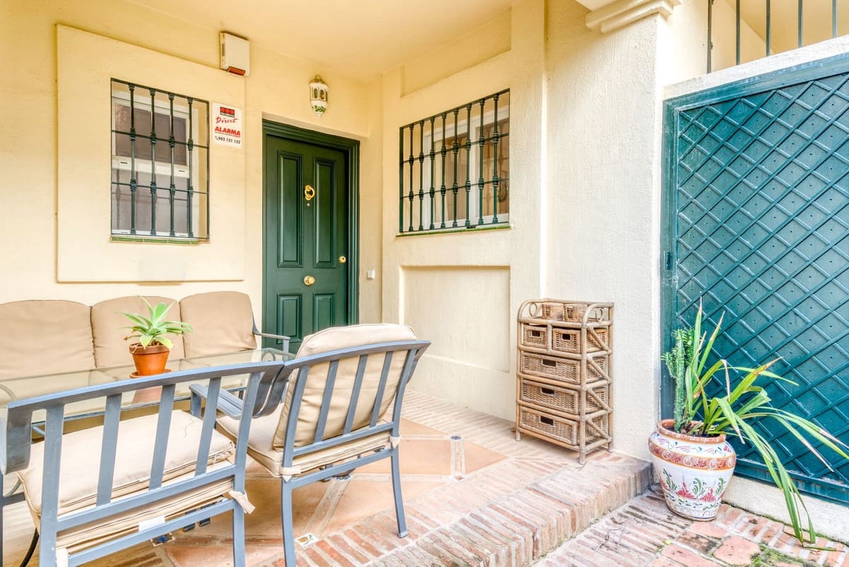 3 soveværelse Byhus til salg i La Quinta med swimmingpool garage - € 795.000 (Ref: 9614236)