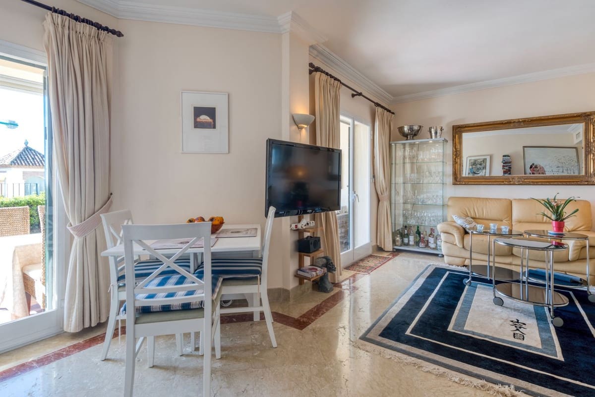 3 soveværelse Byhus til salg i La Quinta med swimmingpool garage - € 795.000 (Ref: 9614236)