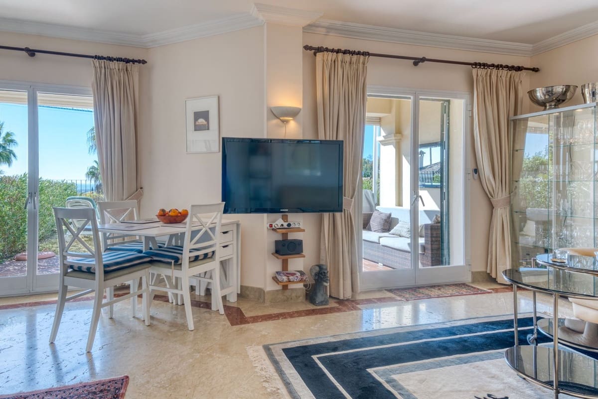 3 soveværelse Byhus til salg i La Quinta med swimmingpool garage - € 795.000 (Ref: 9614236)