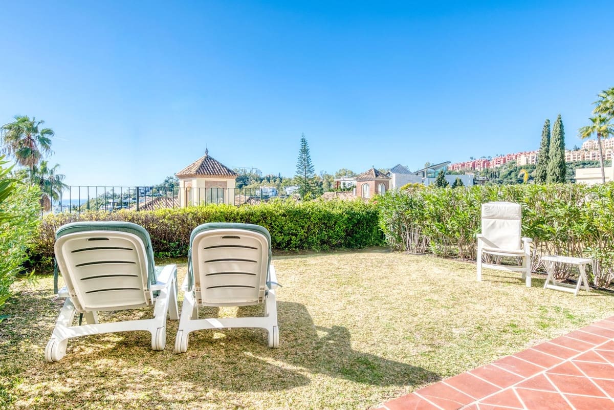 3 soveværelse Byhus til salg i La Quinta med swimmingpool garage - € 795.000 (Ref: 9614236)