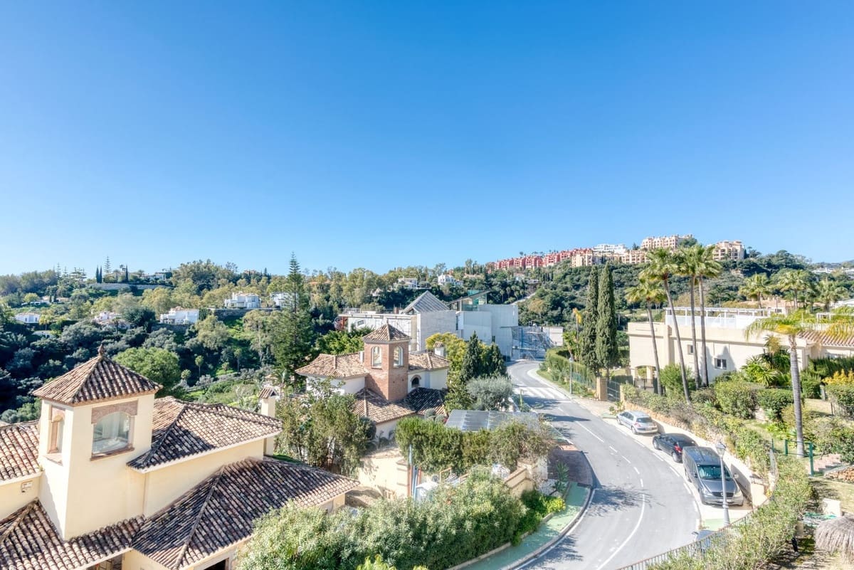 3 soveværelse Byhus til salg i La Quinta med swimmingpool garage - € 795.000 (Ref: 9614236)