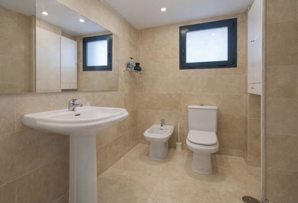 3 bedroom Apartment for sale in San Pedro de Alcantara with pool garage - € 530,000 (Ref: 9614237)