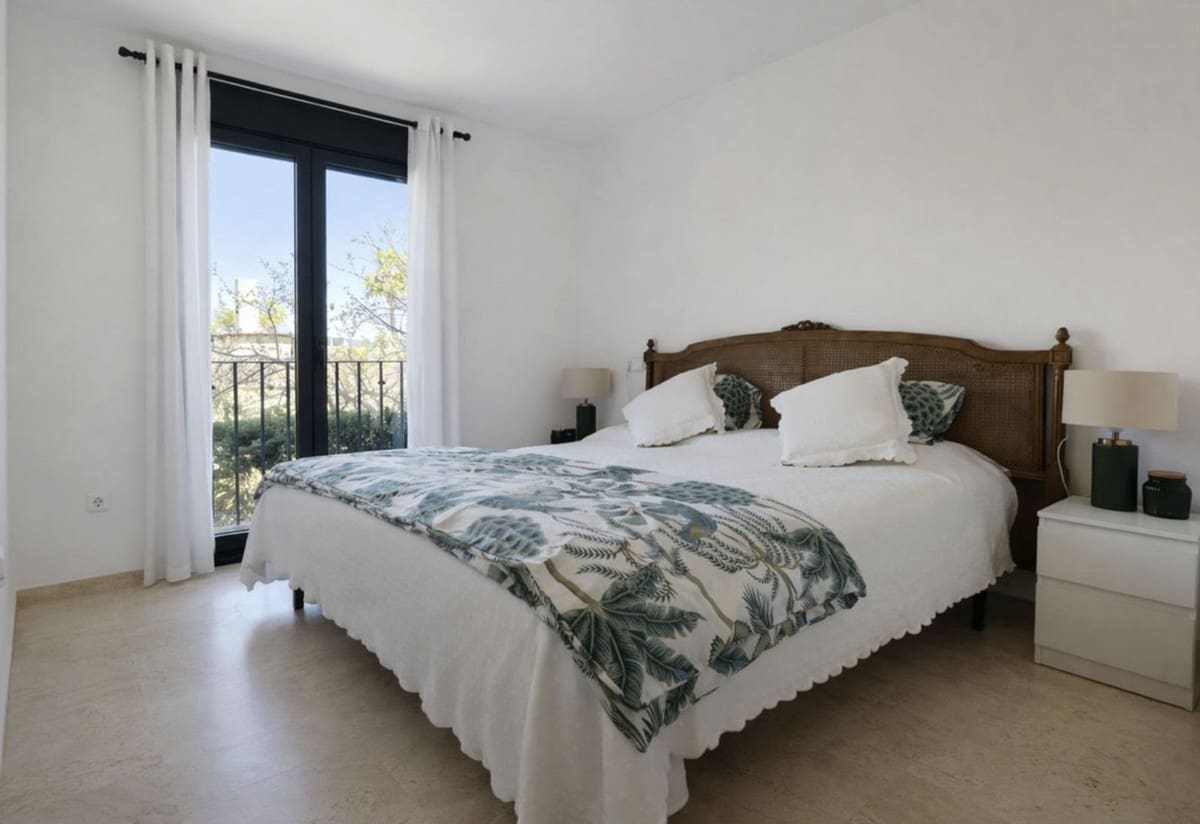 3 bedroom Apartment for sale in San Pedro de Alcantara with pool garage - € 530,000 (Ref: 9614237)