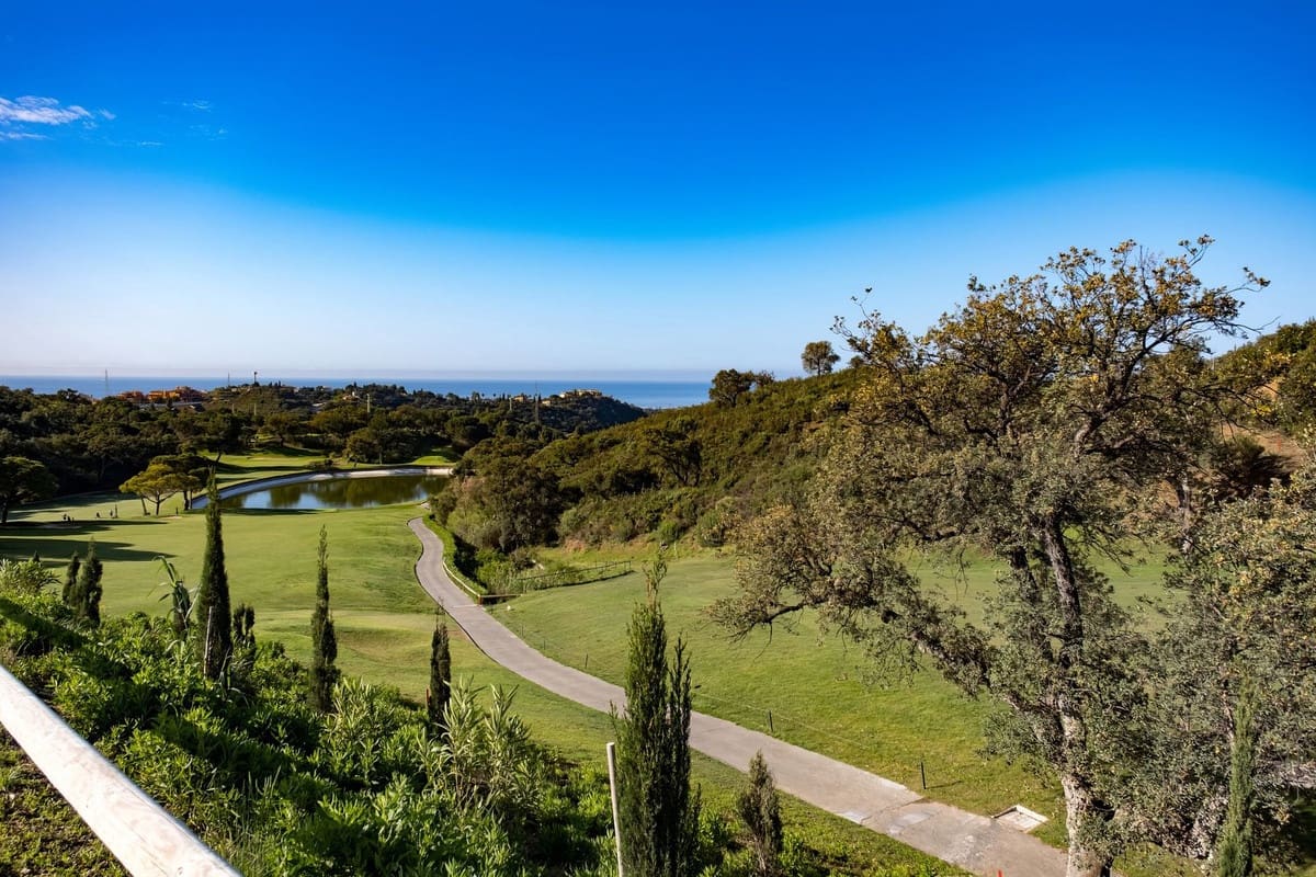 1 bedroom Apartment for sale in Elviria with pool garage - € 319,000 (Ref: 9618716)