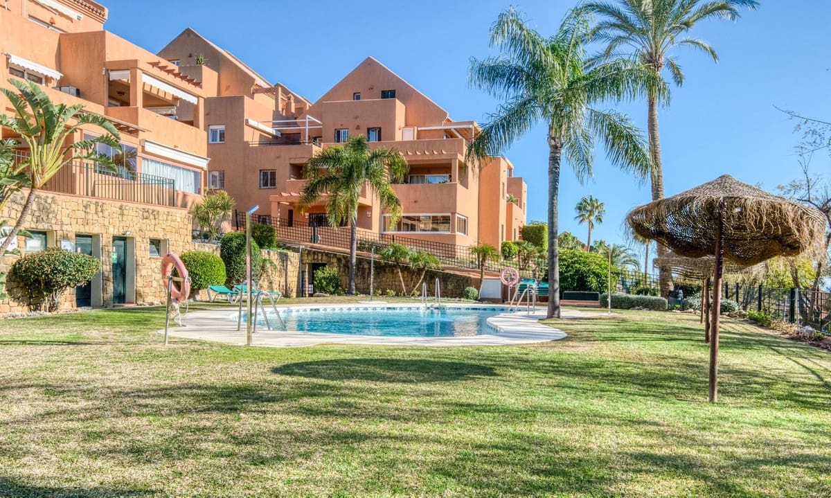 1 bedroom Apartment for sale in Elviria with pool garage - € 319,000 (Ref: 9618716)